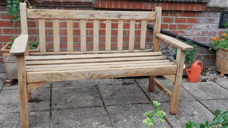 4 Ways to Protect Outdoor Wood Furniture from Sun Damage